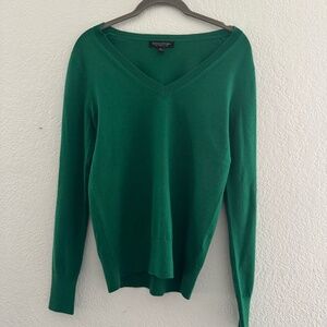 Banana Republic 100% Merino Wool V-Neck Sweater • Green • XS